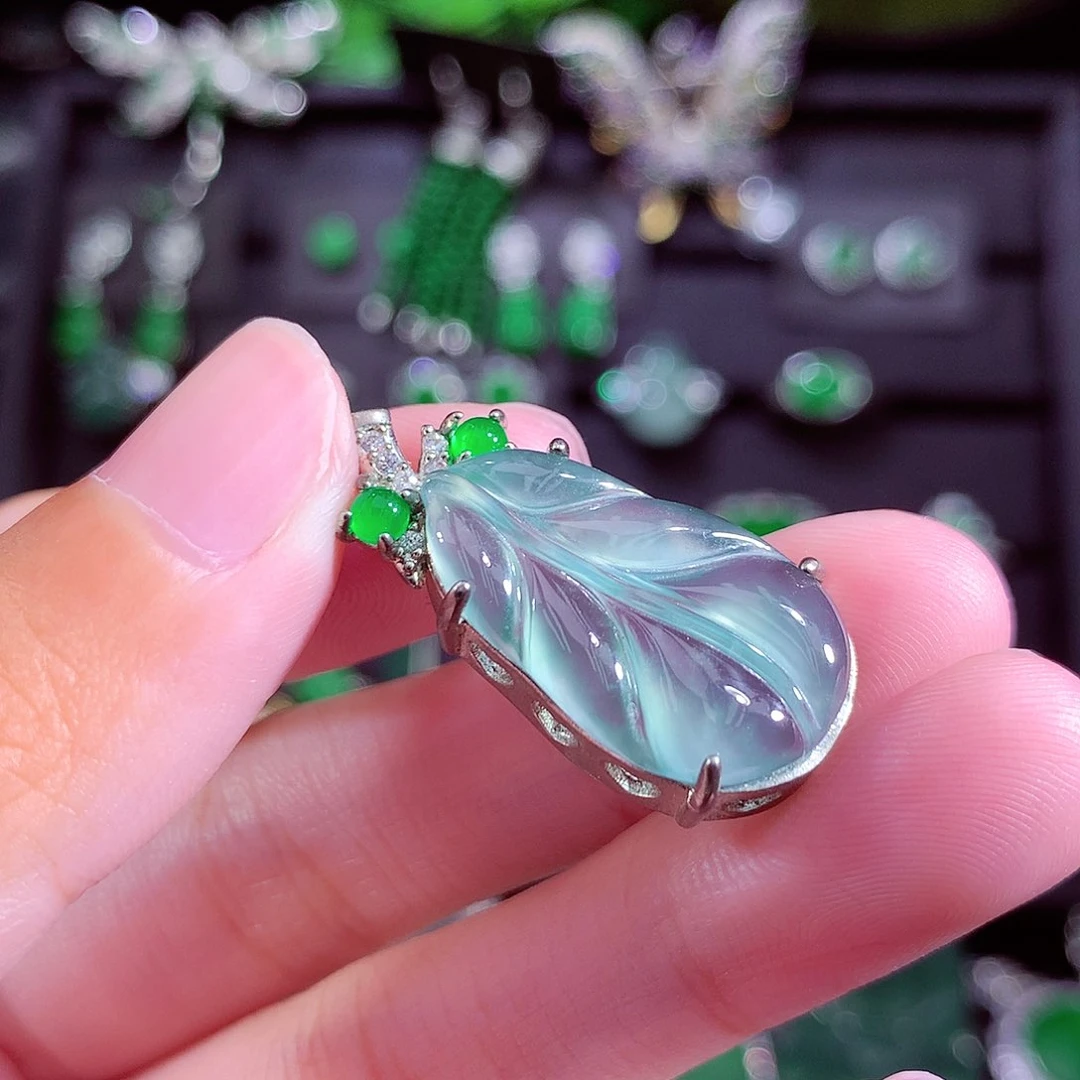 颈饰未镶嵌翡翠天然