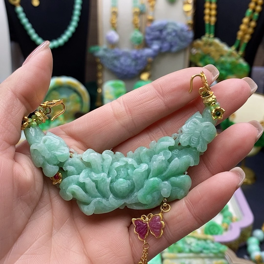 翡翠颈饰未镶嵌小**?天然