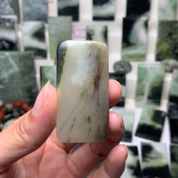 独山玉未镶嵌颈饰丫*