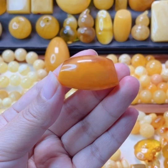 琥珀未镶嵌颈饰天然蜜蜡