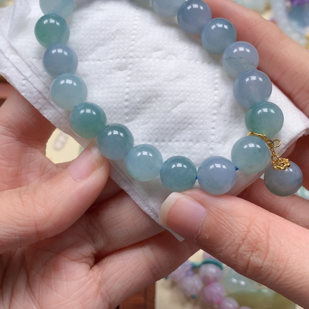 翡翠未镶嵌颈饰是