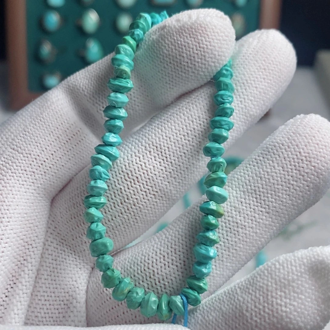 绿松石颈饰未镶嵌