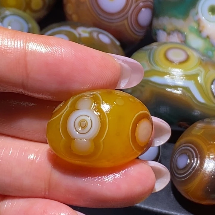 骨***锋玛瑙/玉髓未镶嵌珠宝奇石