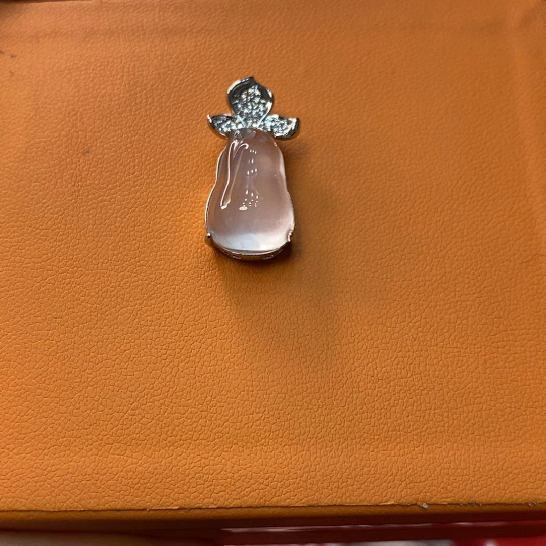 石英质玉合金吊坠