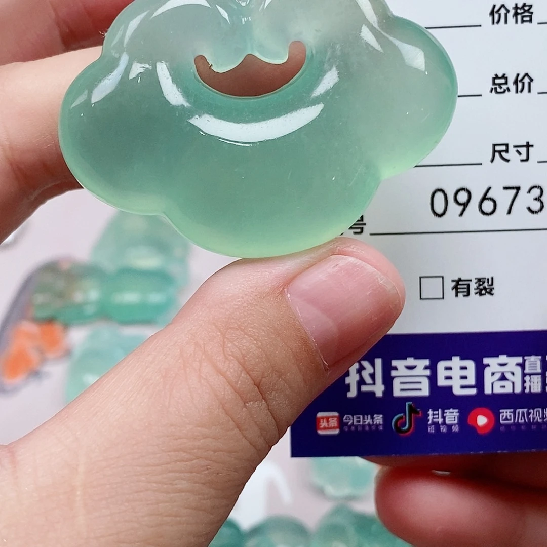 未镶嵌蛇纹石玉吊坠苗**妈