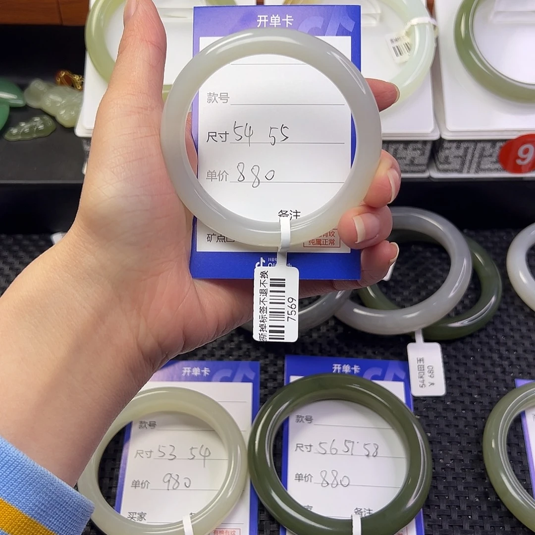 和田玉未镶嵌手镯