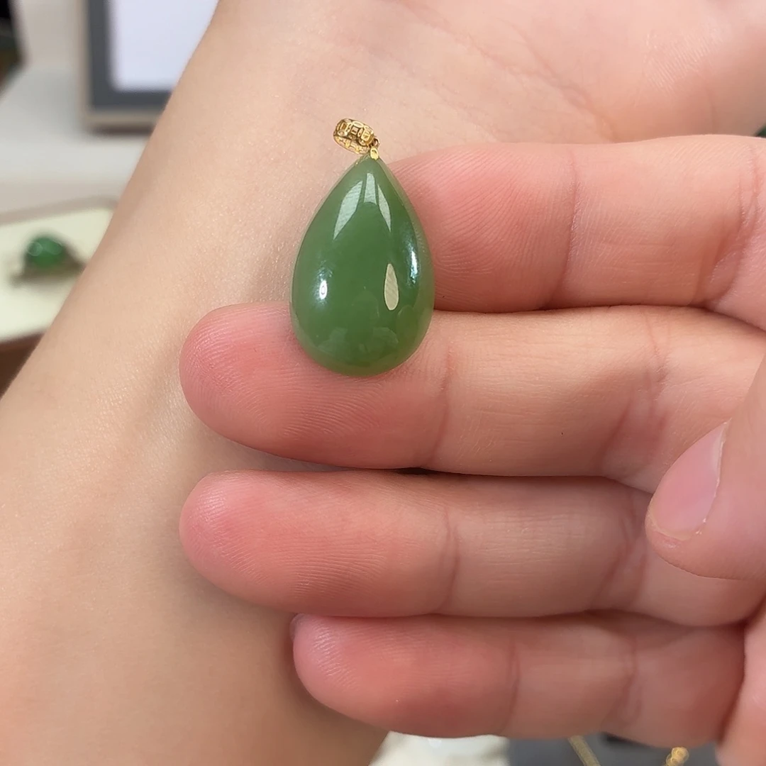 和田玉18K金镶嵌颈饰