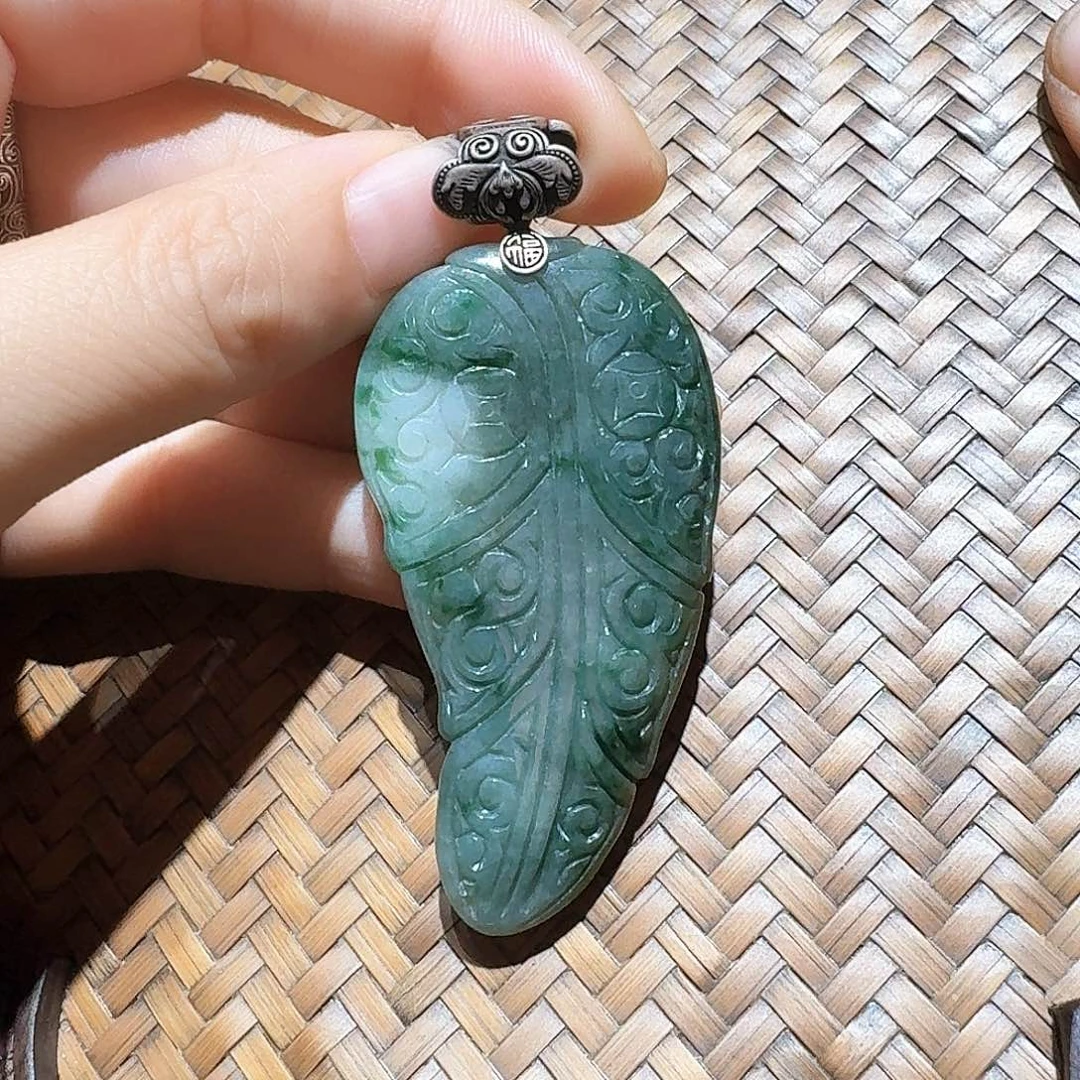 翡翠未镶嵌颈饰个性十足