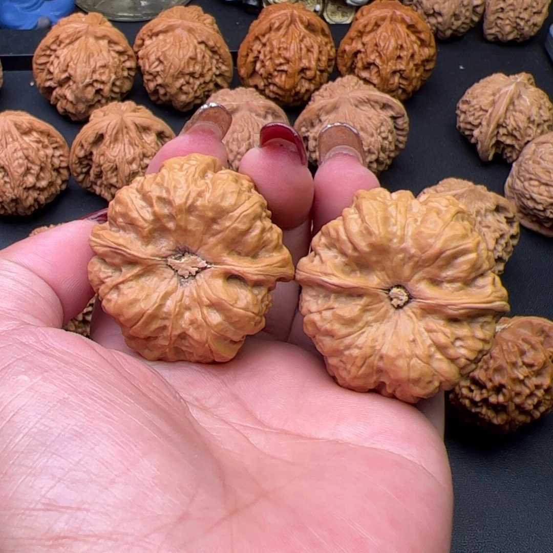 文玩核桃吊坠芳芳41蛤蟆头