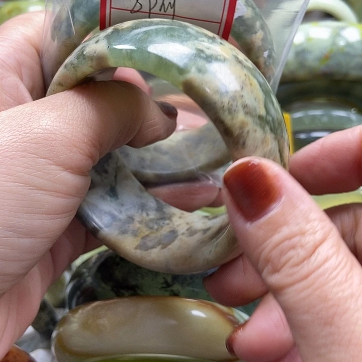 蛇纹石玉手镯未镶嵌E****i