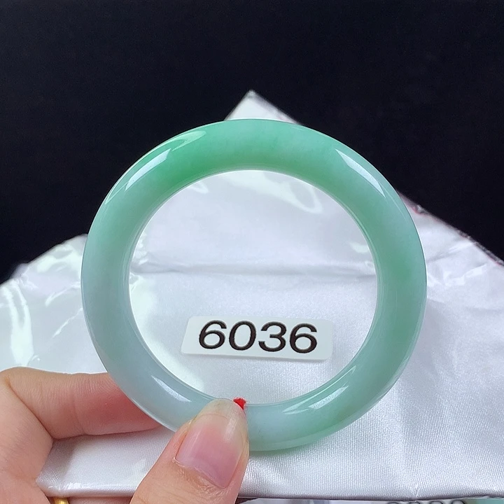 翡翠未镶嵌手镯54圈