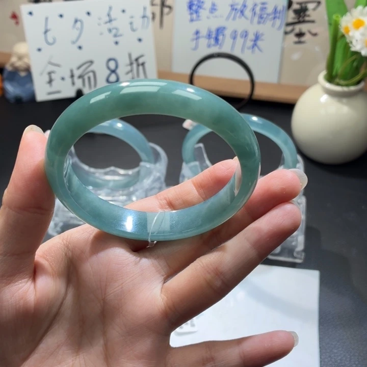 未镶嵌手镯翡翠湖水蓝