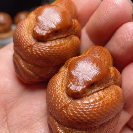 橄榄核手串/手链蛇手球一对38左右