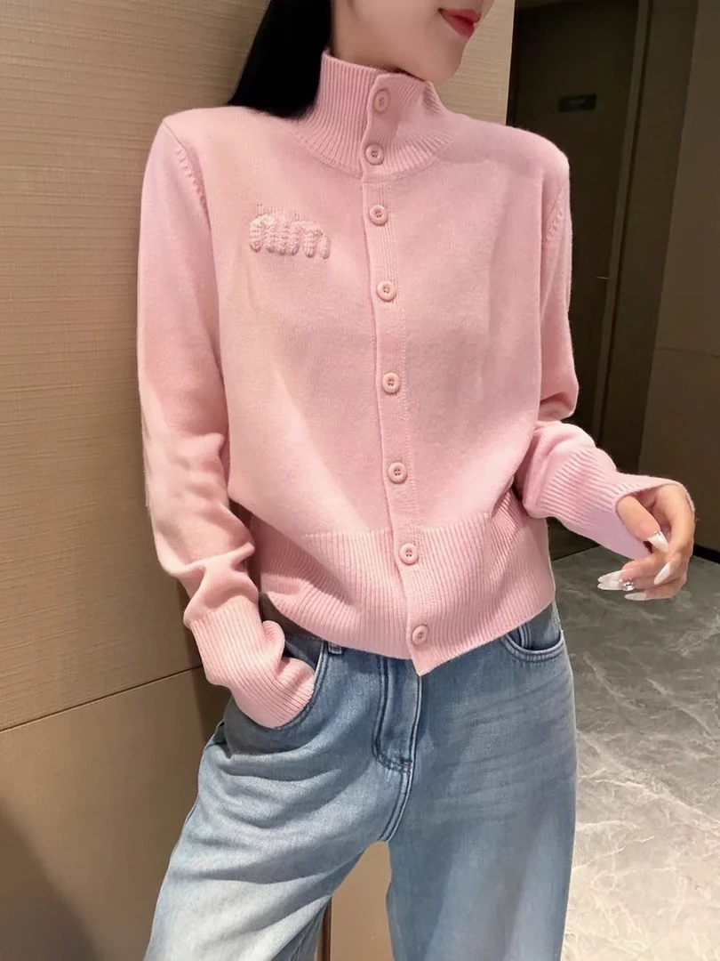 【芳芳惊喜】彩扣刺绣针织开衫 秋冬季单排扣高领百搭时尚外套