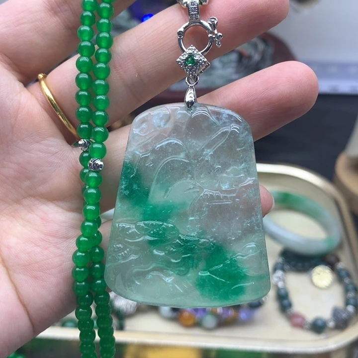 翡翠未镶嵌颈饰吊坠