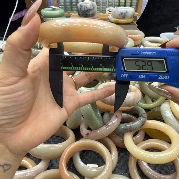 石英岩玉未镶嵌手镯