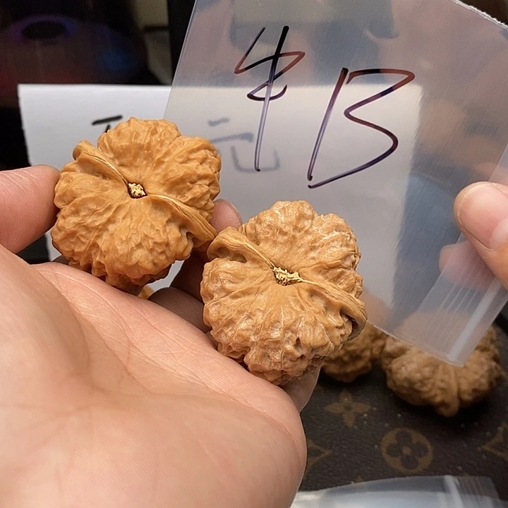 吊坠文玩核桃W:8668368368368368383