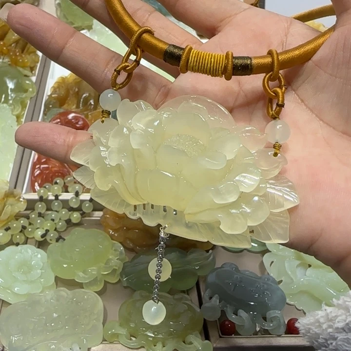 蛇纹石玉吊坠未镶嵌