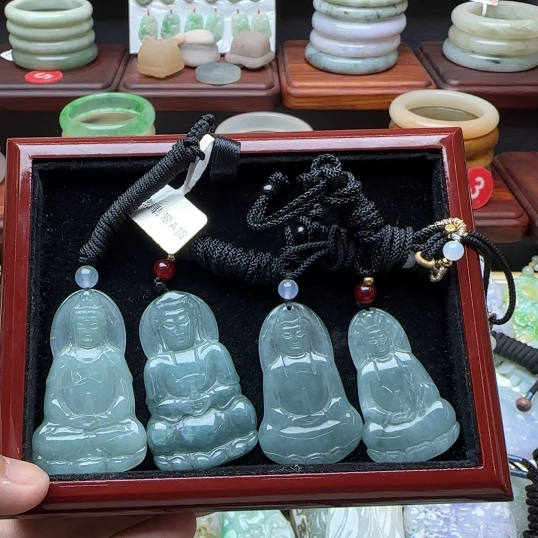 翡翠未镶嵌颈饰玉遇有缘人