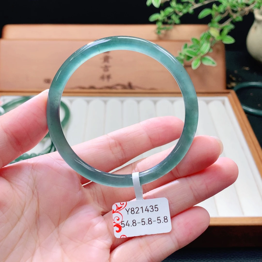 翡翠未镶嵌手镯（圆镯）