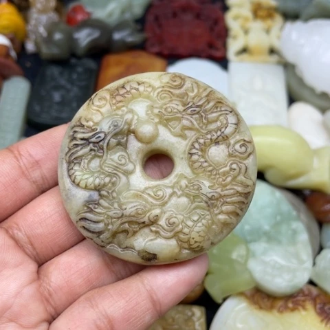 蛇纹石玉颈饰未镶嵌95