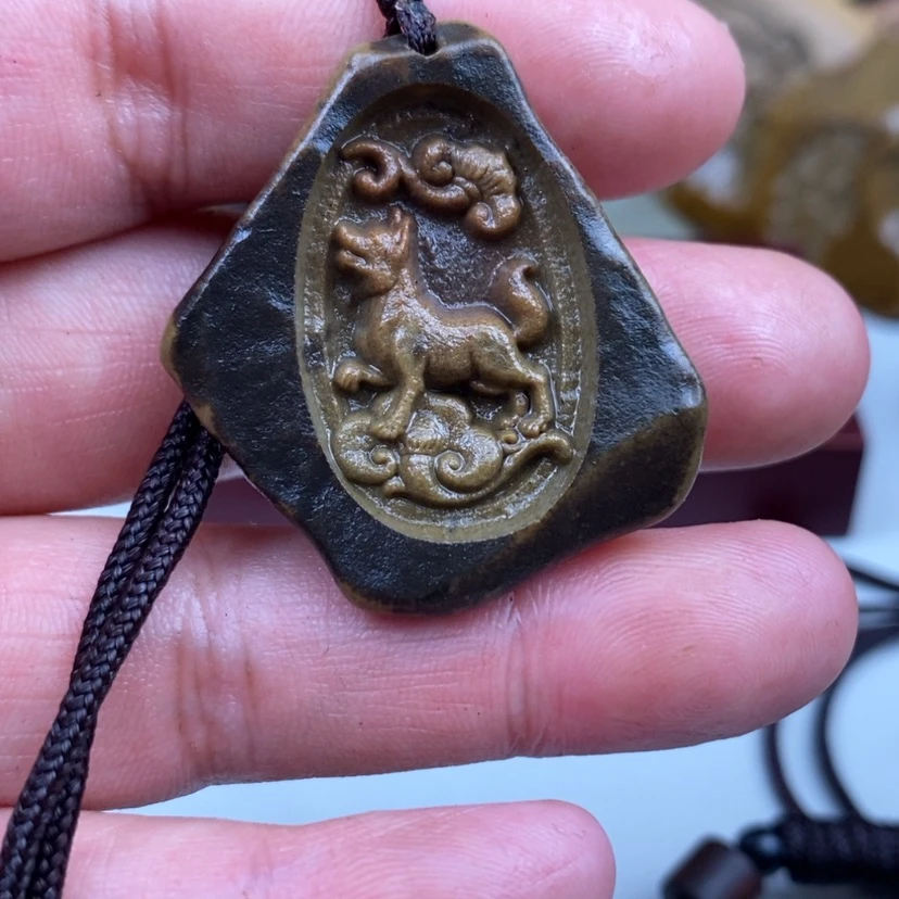 【闪购商品】新疆原石雕刻手把件