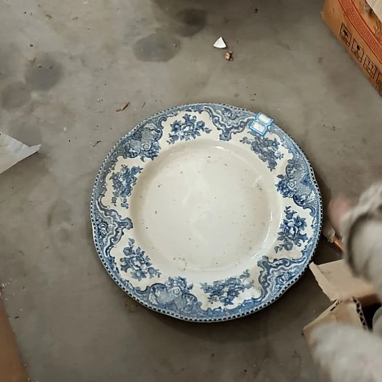 绿泥盘子碗茶壶啥都有