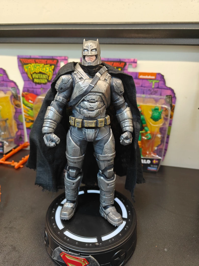 正义联盟重装蝙蝠侠手办摆件底座带灯光