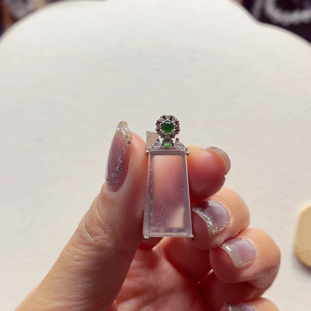 石英质玉未镶嵌颈饰