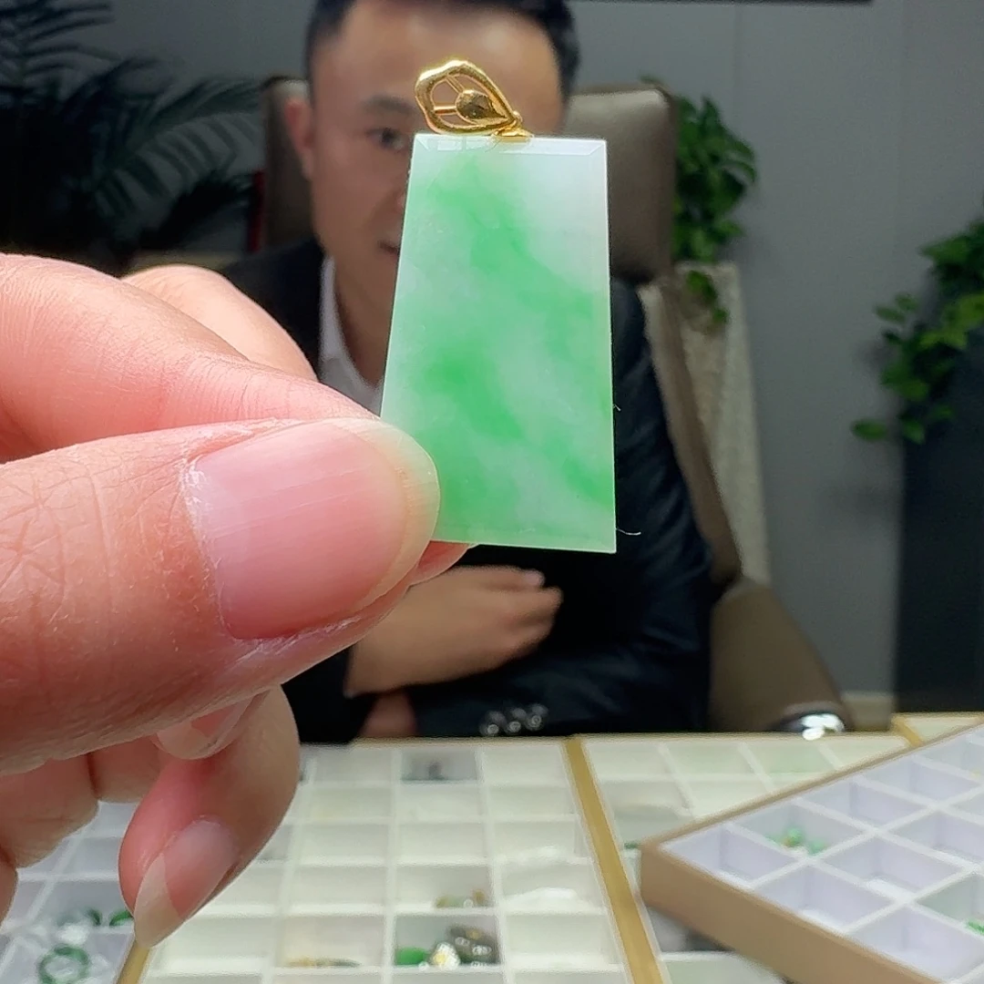 翡翠18K金镶嵌吊坠(不含链)天然