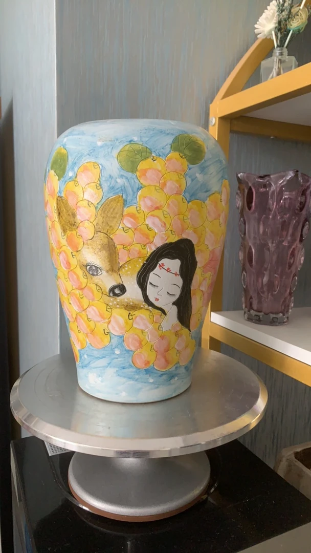 女孩与鹿彩绘精品高花盆(全新无瑕)