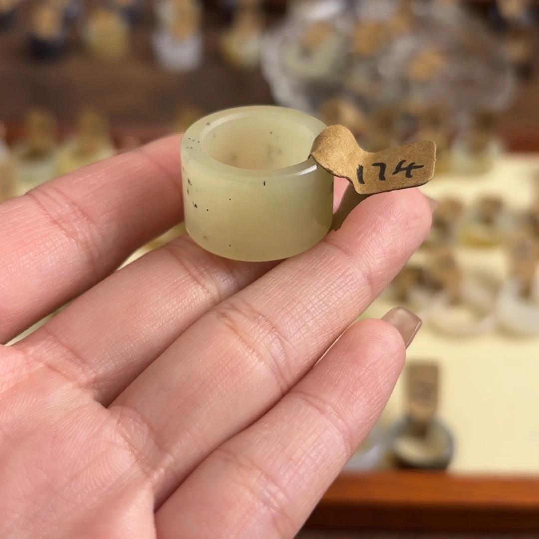 和田玉戒指未镶嵌a**?直径17.4