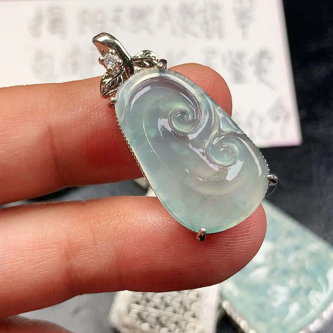 翡翠未镶嵌颈饰起光如意