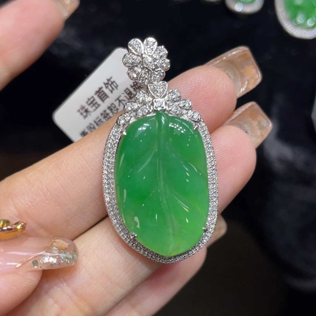 翡翠颈饰18K金镶嵌天然缅甸翡翠