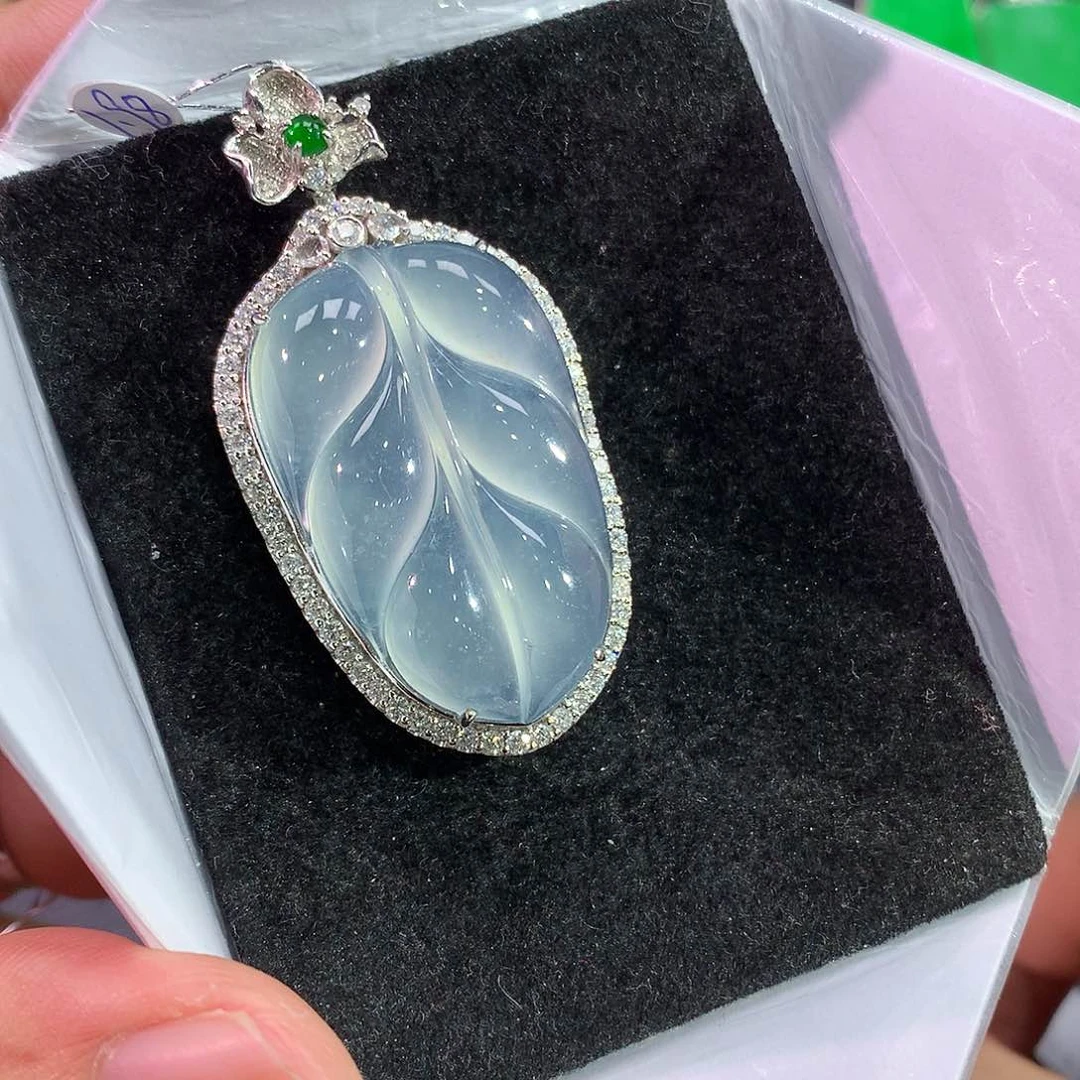 翡翠吊坠(赠链)18K金镶嵌