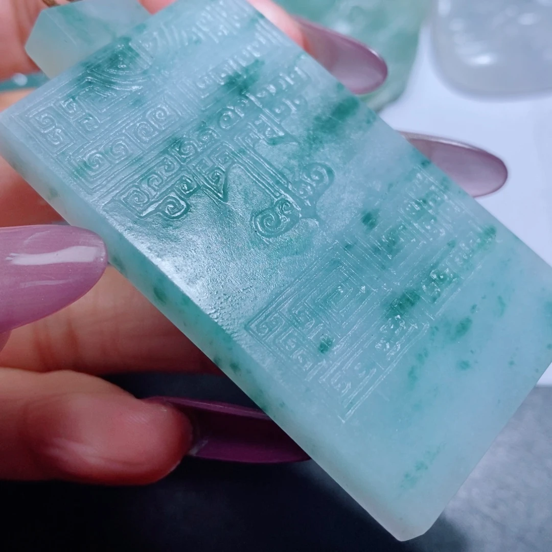 未镶嵌吊坠定制翡翠
