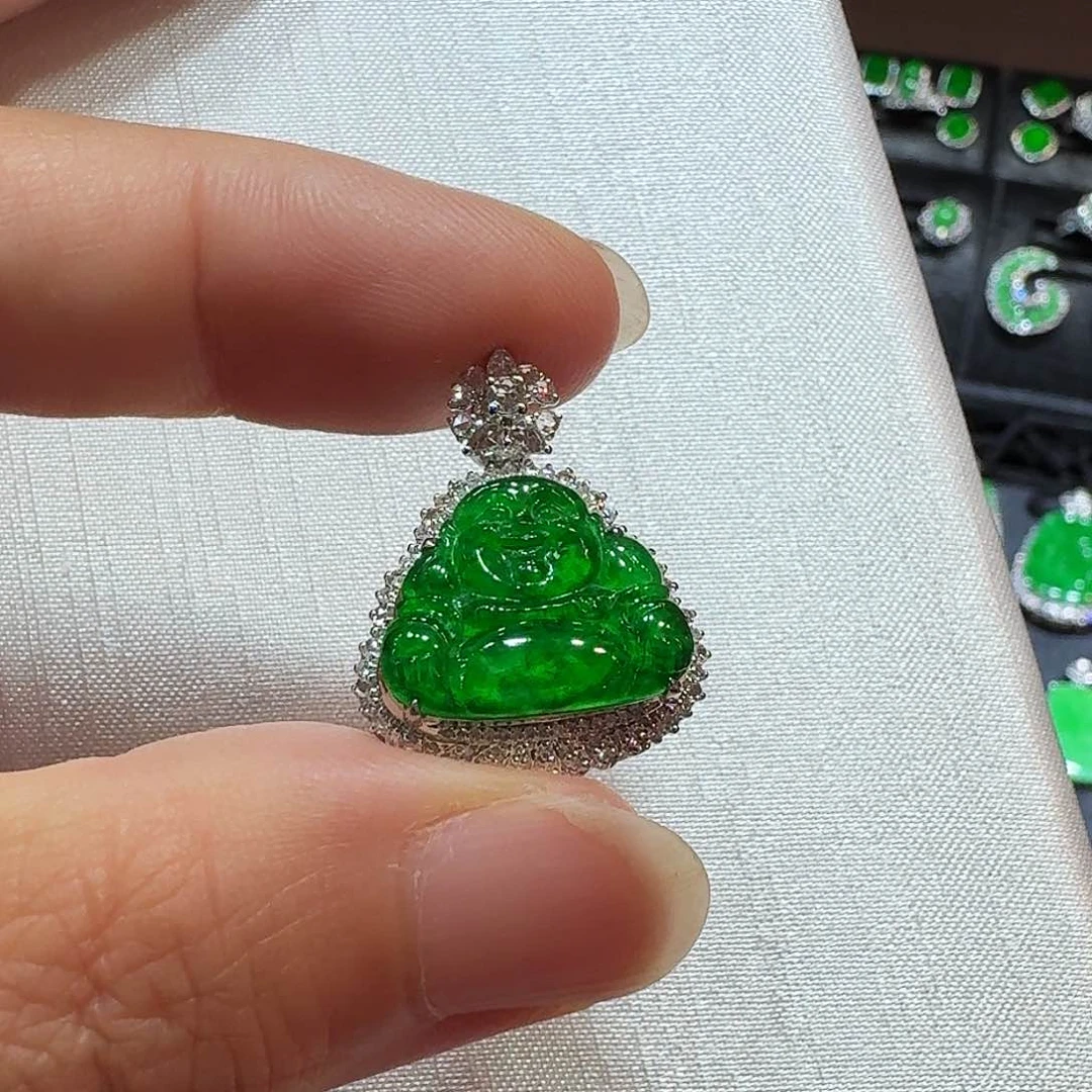 颈饰18K金镶嵌翡翠