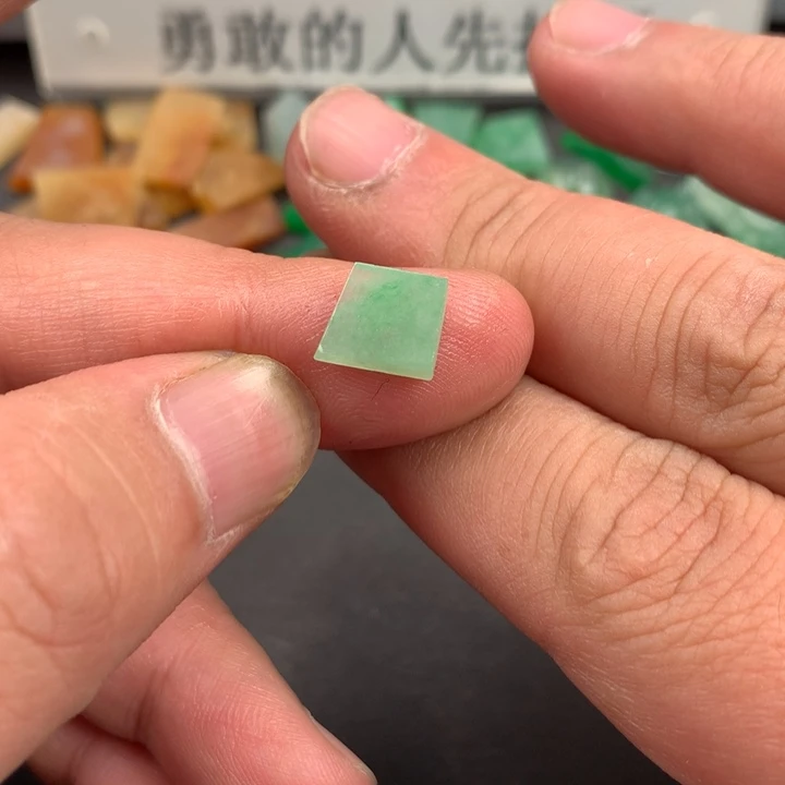 定制翡翠未镶嵌材料定制