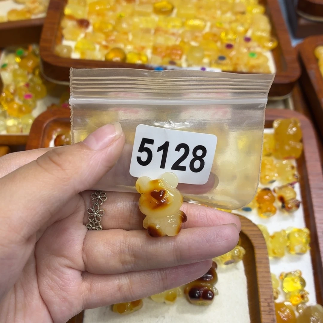 琥珀未镶嵌颈饰我