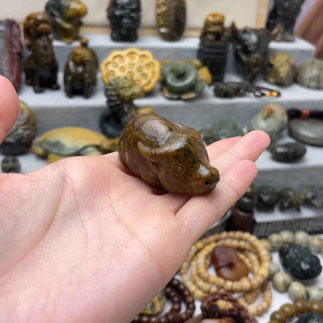 岫岩河磨玉（透闪石质玉）未镶嵌把件