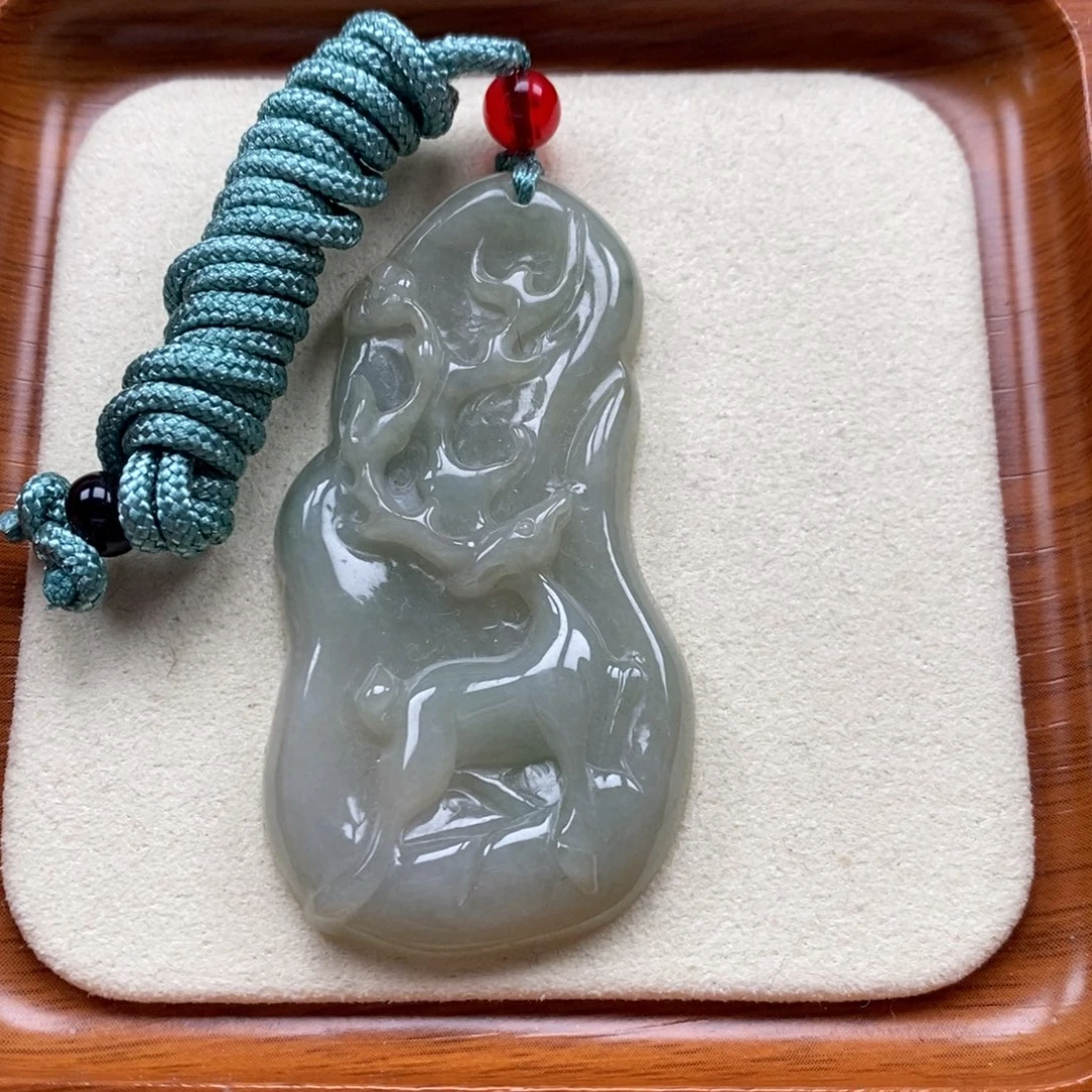 翡翠未镶嵌颈饰山水牌