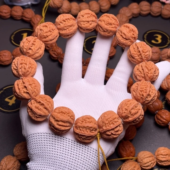 二***的文玩核桃手串京八棱