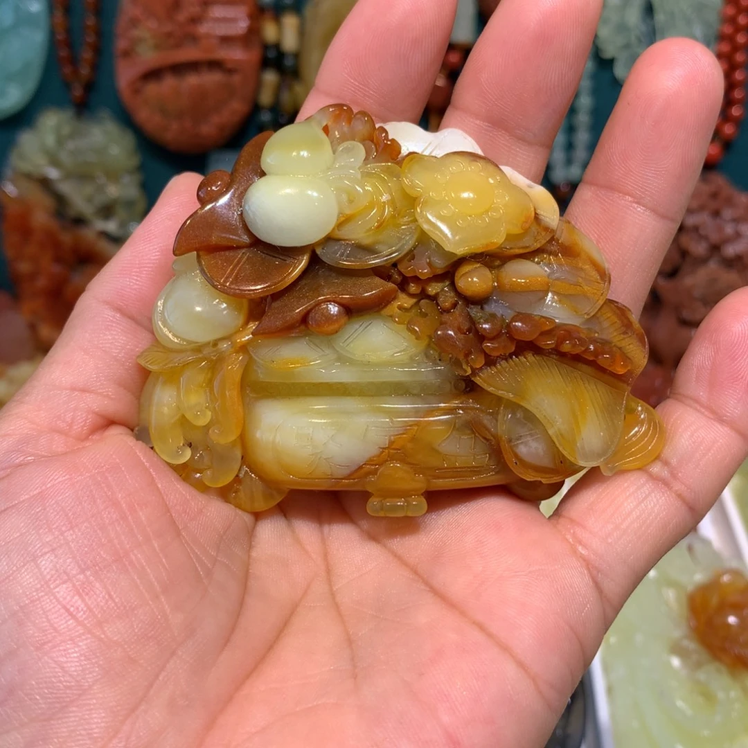 兜***裤蛇纹石玉未镶嵌颈饰