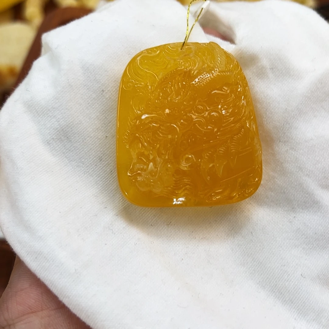 哎***歪蜜蜡未镶嵌珠宝奇石