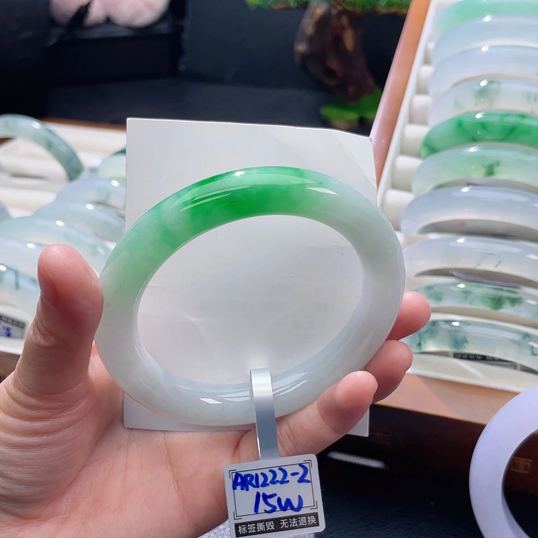 翡翠未镶嵌手镯57.8白底飘阳绿