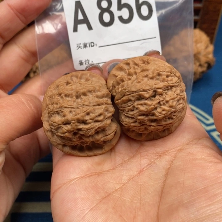 文玩核桃吊坠全品血麒麟39A856