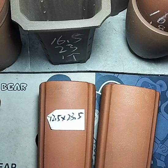 红泥四方签筒两个花盆