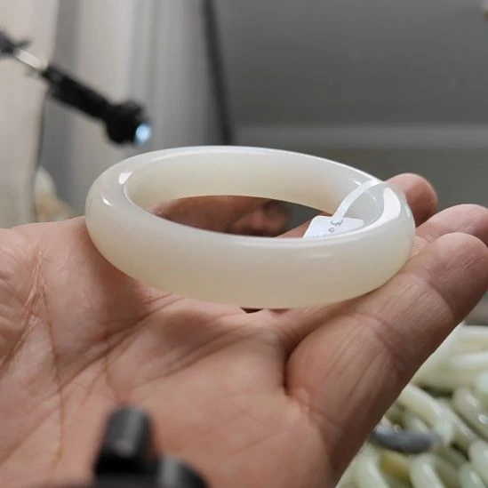 甜***记和田玉未镶嵌手镯