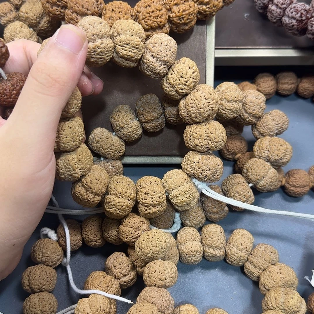 -***。金刚菩提吊坠金刚