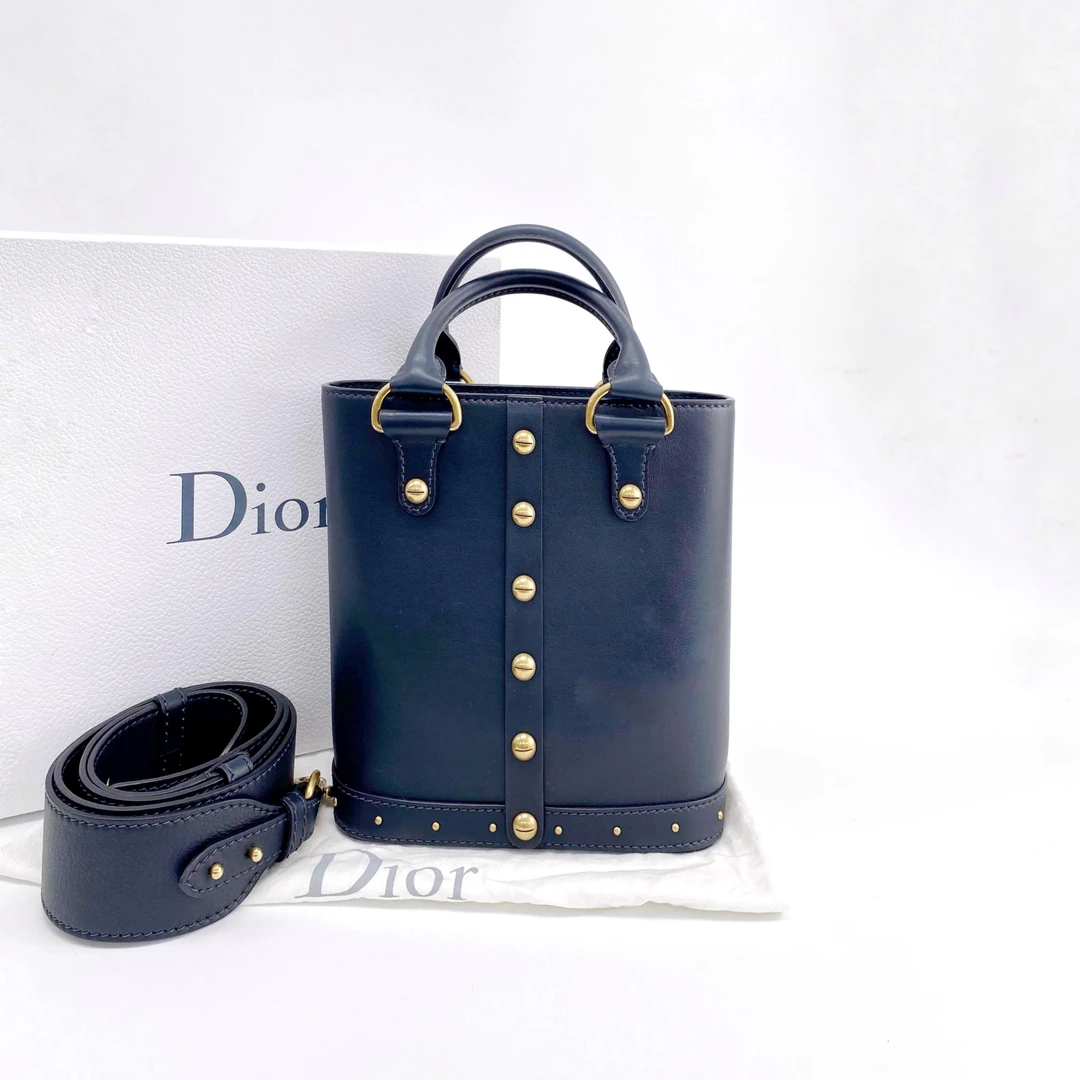 99新 DIOR/迪奥 【嘻哈】铆钉水桶/包包/黑色/奢侈/时尚单肩